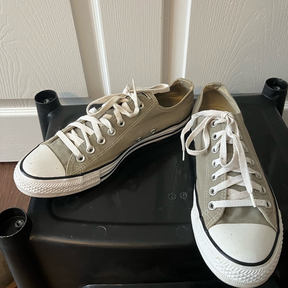 Men’s Converse sneaker spring color!
